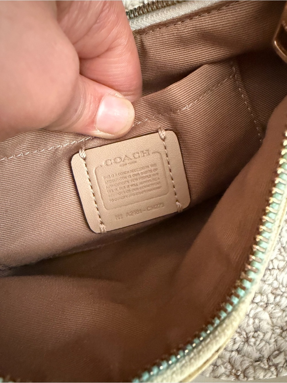 Coach Payton Mini Hobo bag white and gold - Picture 11 of 14